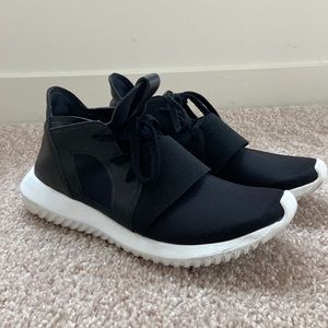 adidas | Black Sneakers